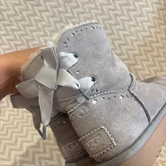 UGG Australia Women's Dixi Flora Perf Suede Sheepskin Boots Gray Size 6 - Picture 11 of 12